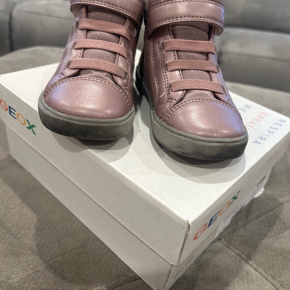 Geox Kids' Metallic Pink Sneakers (pre owned)
